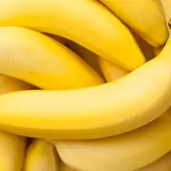 Gromadzenie bananów, które są świetnym źródłem potasu. Kiedy brać potas? Banany to naturalny sposób na uzupełnienie jego poziomu.