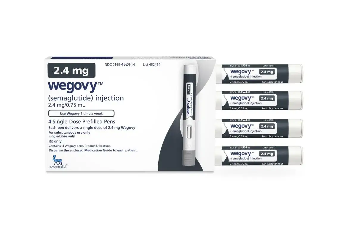 Opakowanie leku Wegovy 2.4 mg, zawierające cztery jednorazowe peny do wstrzykiwań podsk&oacute;rnych. To wsparcie w procesie odchudzania.